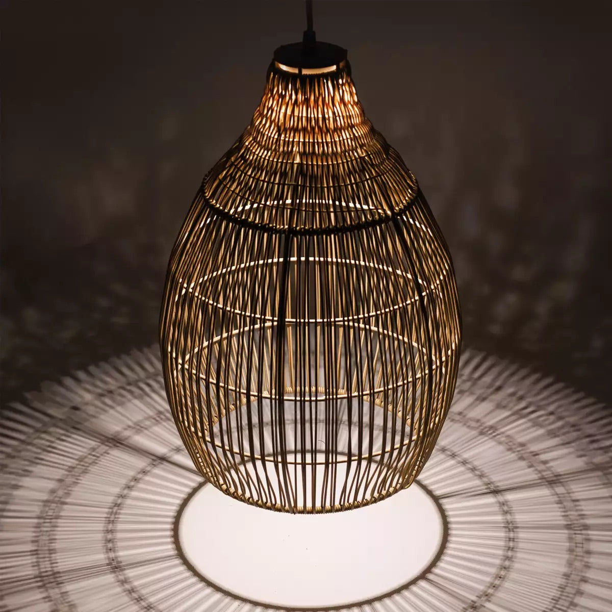 lampada pendente ad energia solare in rattan