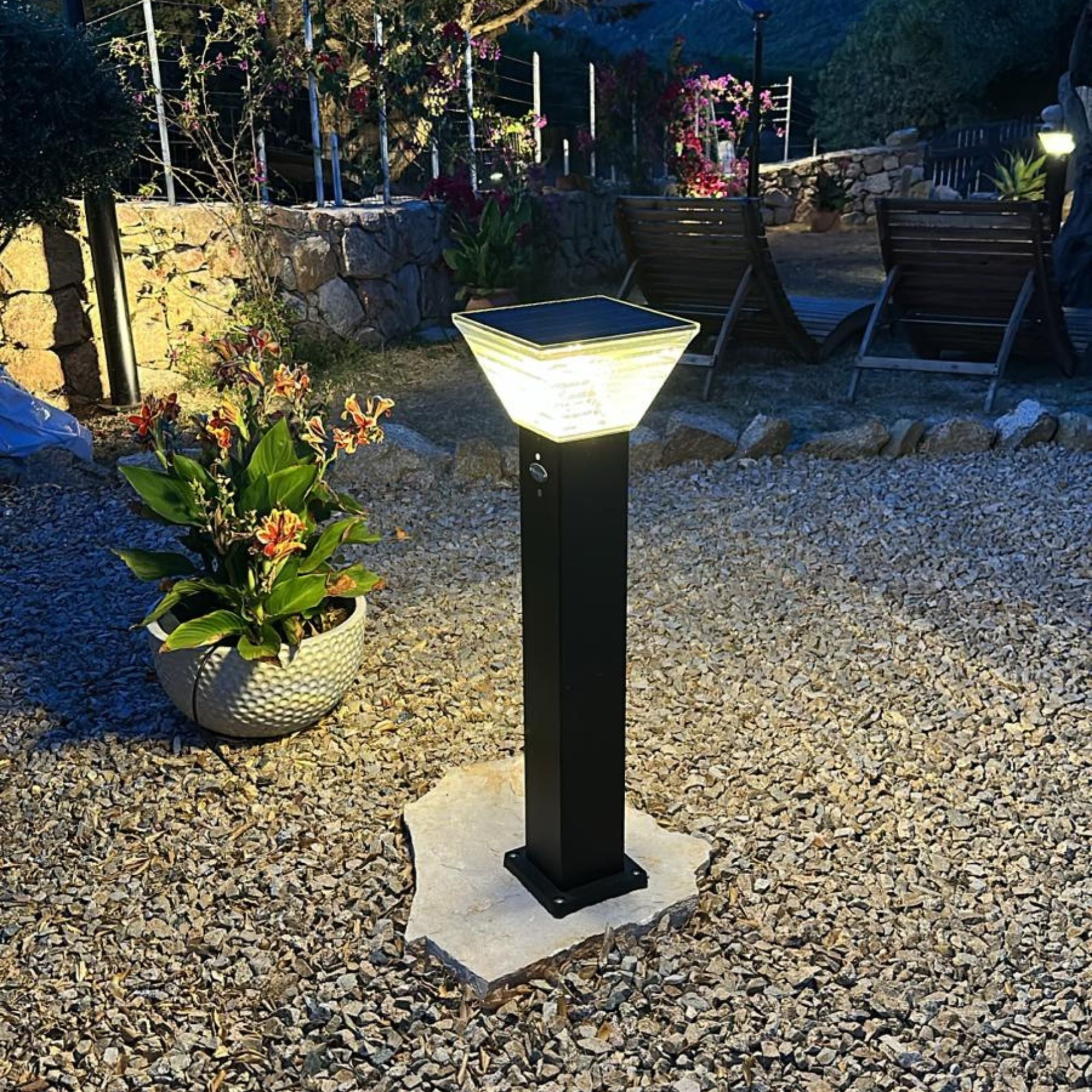lampioncino ad energia solare per illuminazione esterna, con sensore crepuscolare, bianco caldo bianco freddo e bianco naturale in un unico corpo lampada
