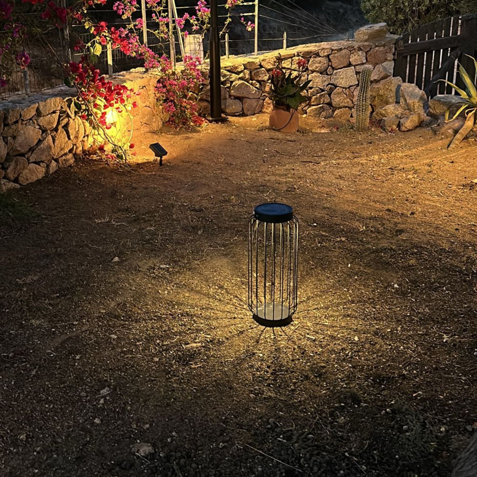 Lampioncino con pannello solare da giardino, 3 modalità di funzionamento, sensore crepuscolare e sensore di movimento. 600 lumen flusso luminoso