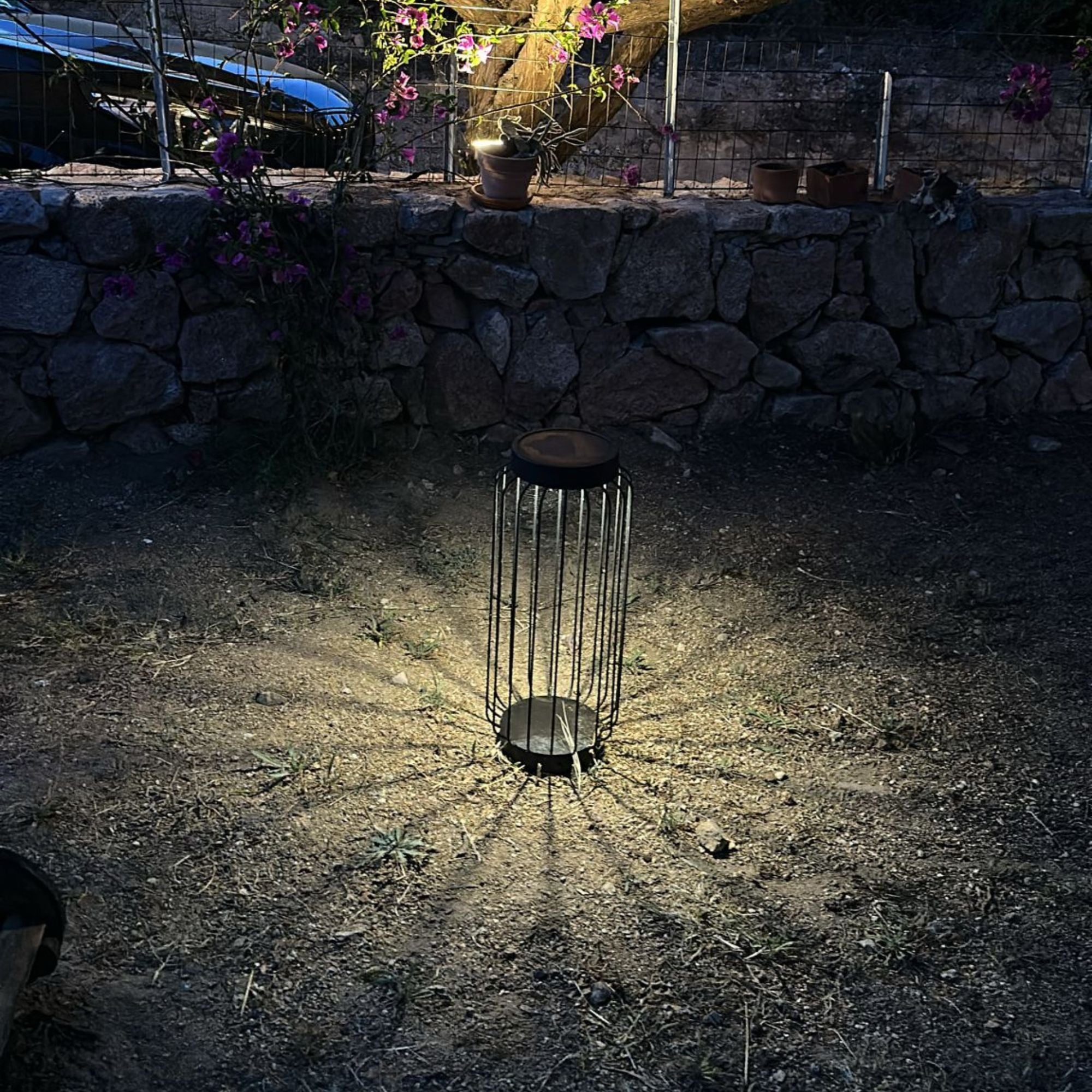 lampioncino ad energia solare per illuminazione giardino, 600 lumen flusso luminoso, dotato di sensore crepuscolare e sensore di movimemto