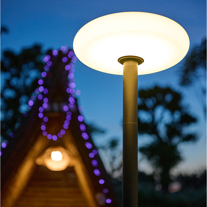 lampione ad energia solare da esterno con base colore luce rgbw