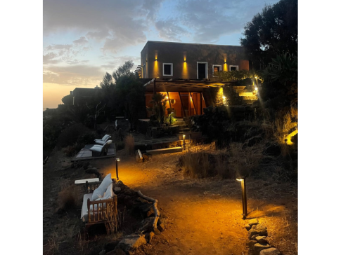 Trasformare il tuo Giardino con le Luci Solari: 10 idee facili