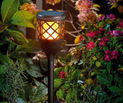 Lampada solare FIAMMA montata come lampioncino 