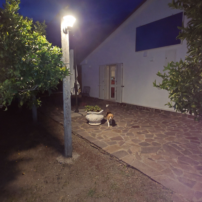 illuminazione esterna con lampada da parete ad energia solare, pannello solare incorporato, 2000 lumen di flusso luminoso, 2 modalità di funzionamento, 2 temperature di colore