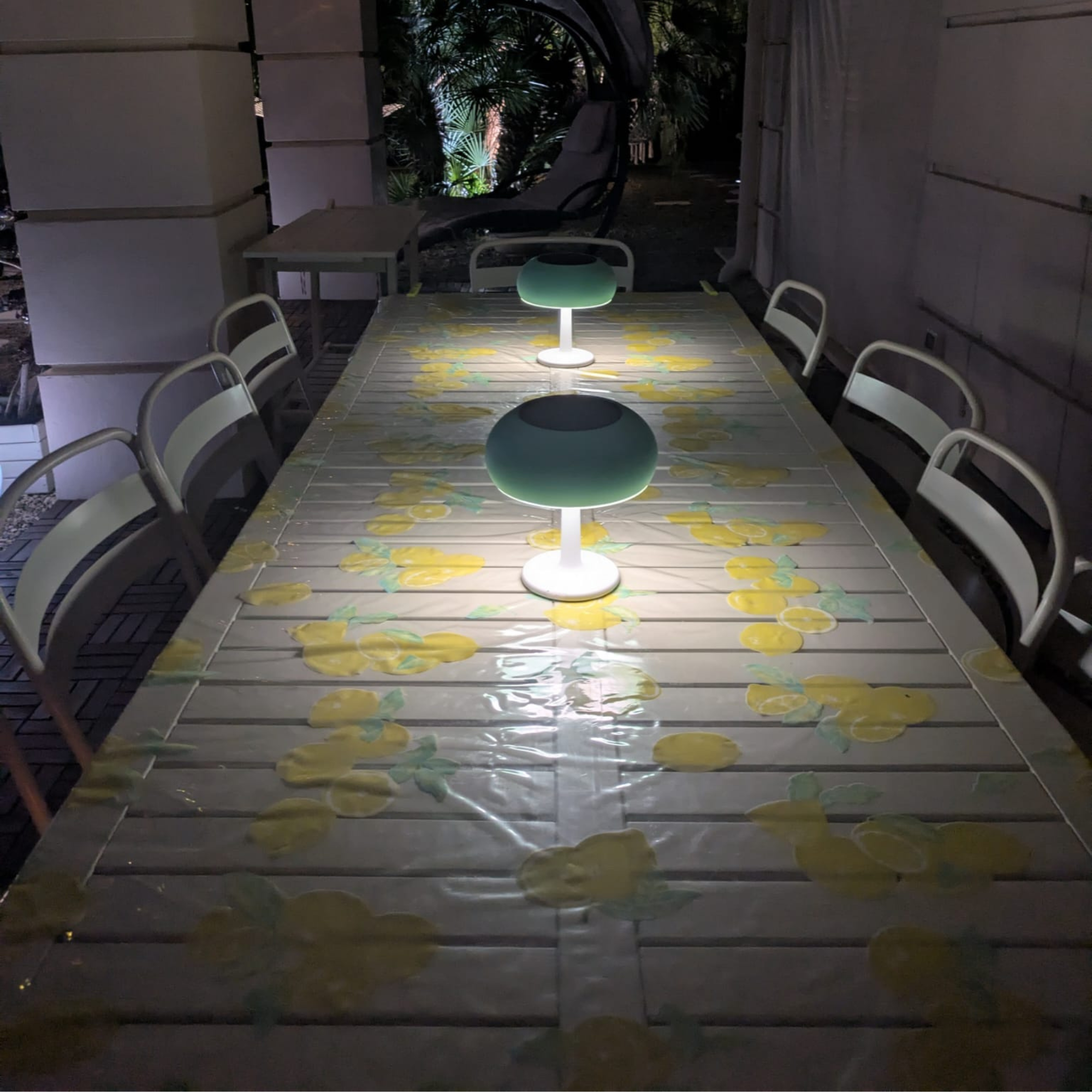 Illuminazione tavolo esterno con lampade da tavolo ad energia solare