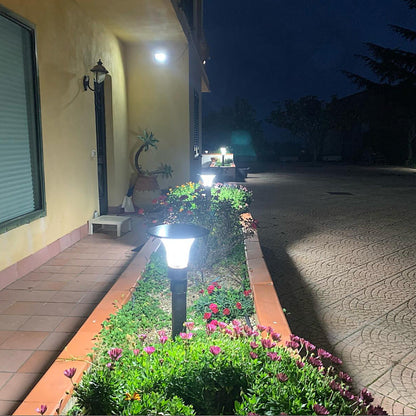 Illuminazione viale esterno con lampioncini ad energia solare da 2200 lumen, colore bianco caldo o freddo selezionabile da pulsante, 2 modalità di funzionamento, fisso o con sensore di movimento 