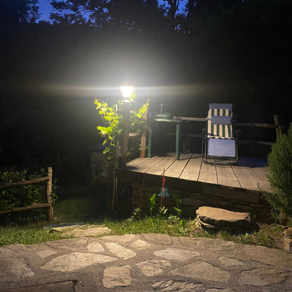 illuminazione esterna con lampada ad energia solare da colonna, 2000 lumen di flusso luminoso, sensore crepuscolare e sensore di movimento 