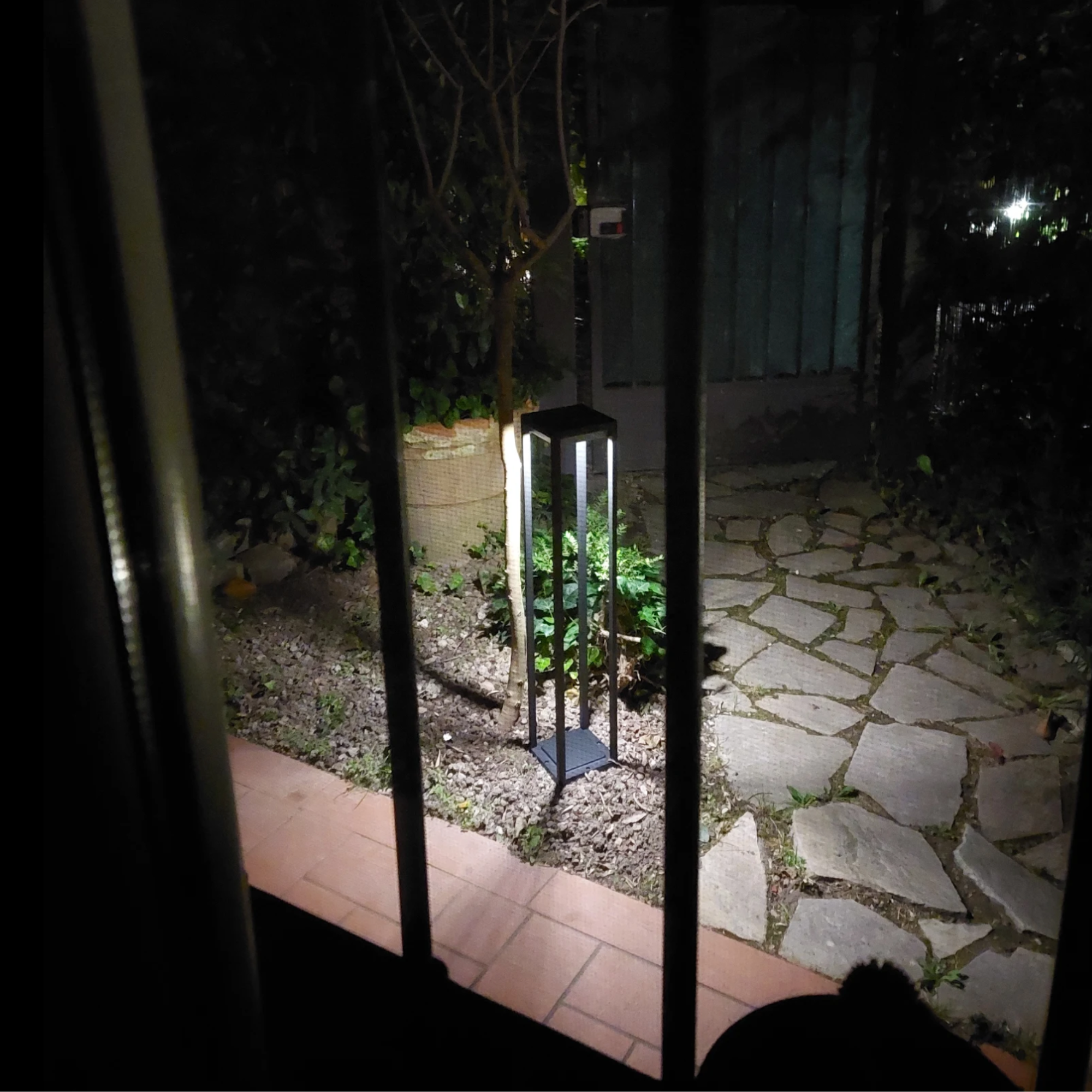 illuminazione esterna con lampioncino solare da giardino, pannello incorporato, flusso luminoso 600 lumen 