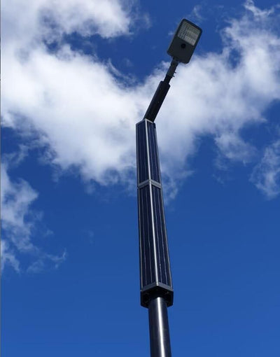 Lampione ad energia solare con pannello verticale a 360°