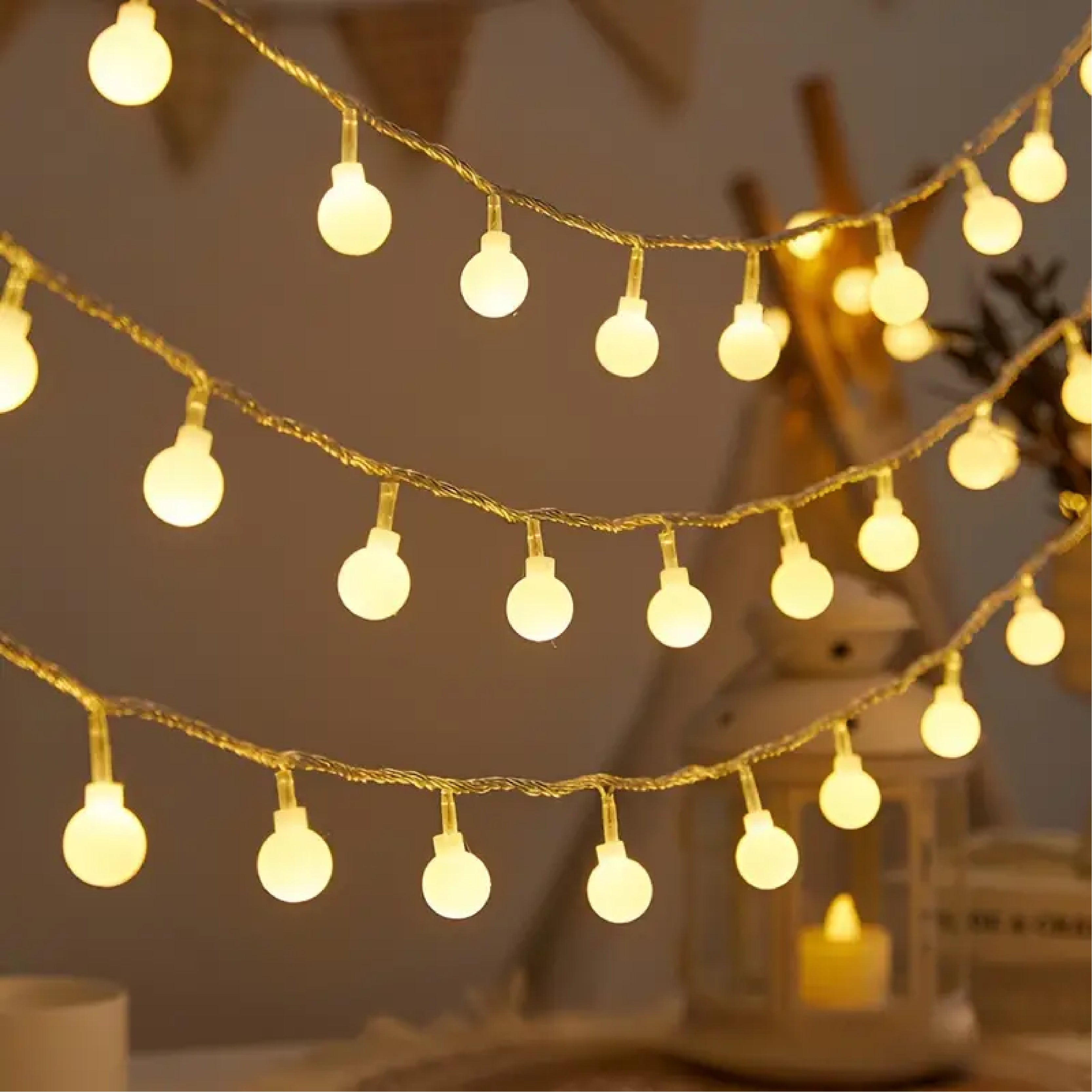 LUci di natale solari con led inseriti in bulbo grande, di colore bianco caldo, filo trasparente