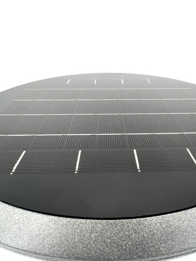 pannello fotovoltaico monocristallino di un lampione ad energia solare 