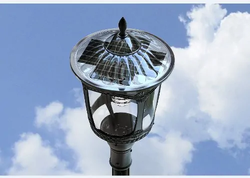 Lampione ad energia solare con pannello fotovoltaico, sensore di movimento