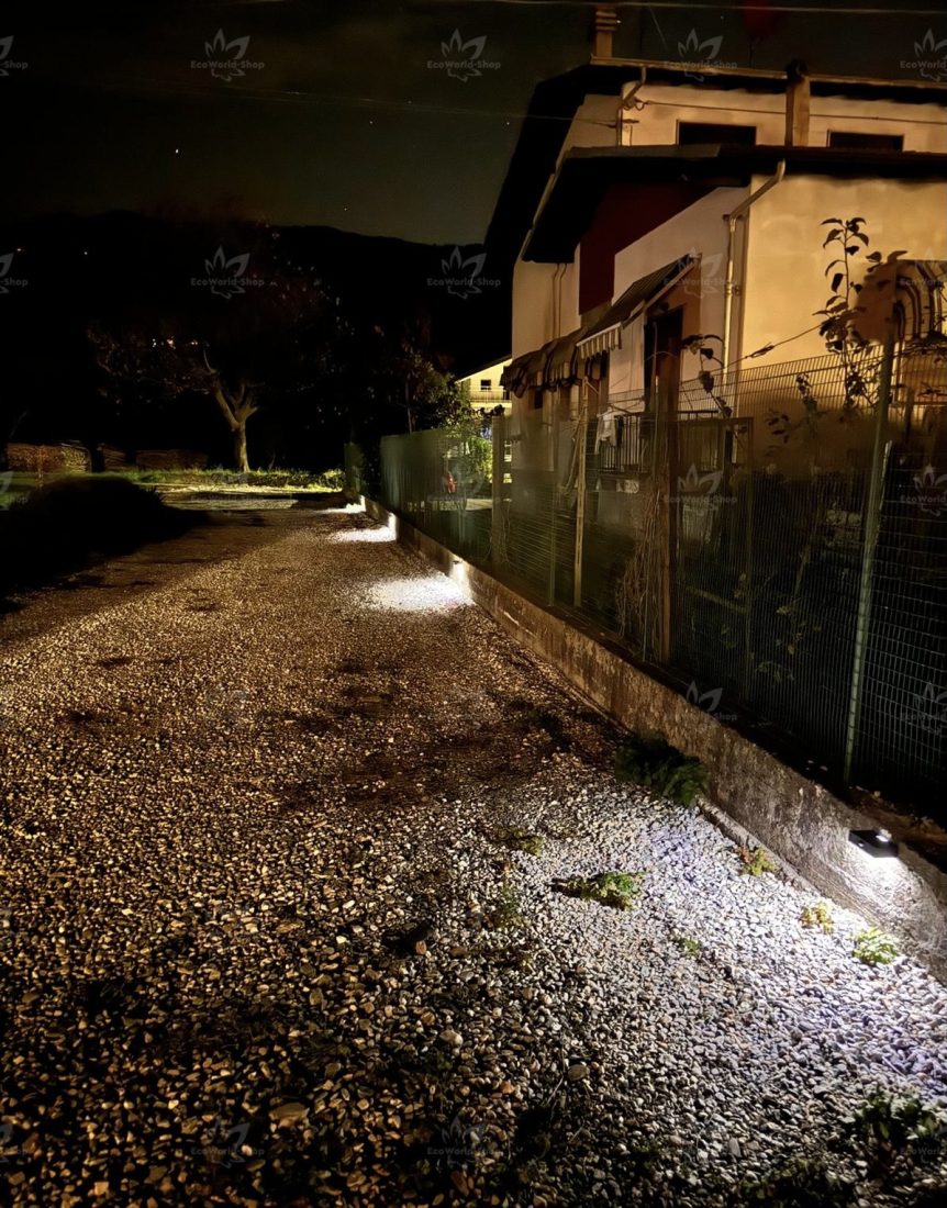 Lampade da parete ad energia solari utilizzate per dare un tocco di luce al viale esterno. Con pannello fotovoltaico incorporato