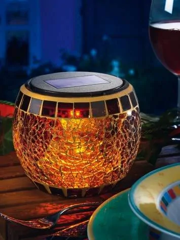Lampada decorativa con pannello fotovoltaico per cene e feste all' aperto