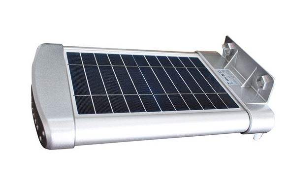 Lampione solare dettaglio pannello fotovoltaico